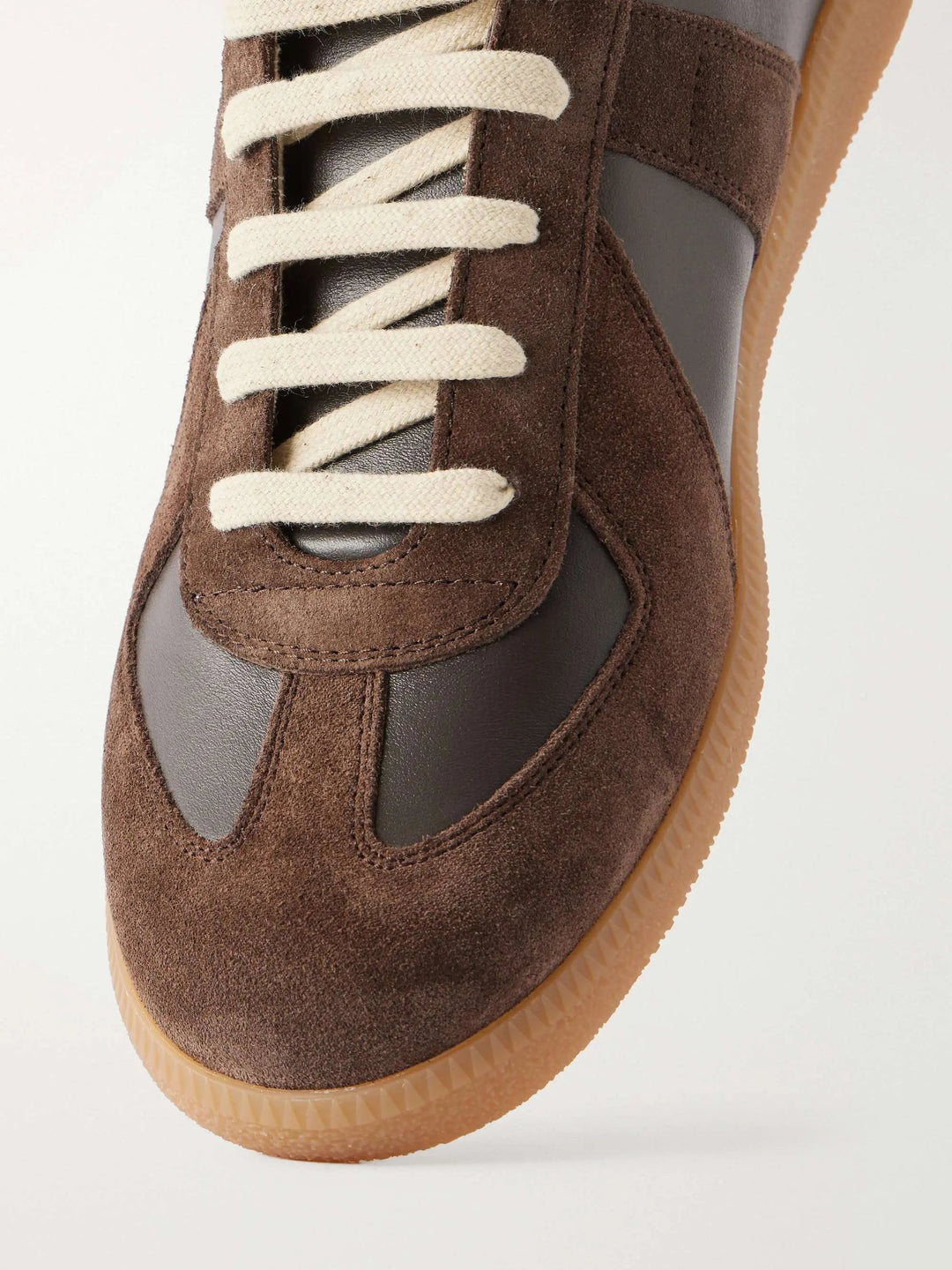 Baskets Basses en Cuir de Veau et Daim à Semelle Gomme pour Homme